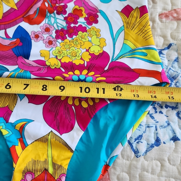 NEW TRINA TURK Swimsuit Sunny Bloom Floral Suit Long Sleeve Rash Guard S - Picture 11 of 11